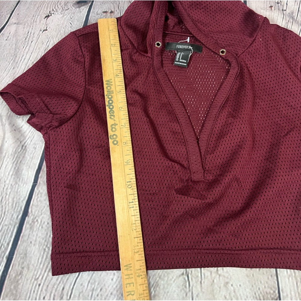 Forever 21 Burgundy Mesh Jersey Crop Top Hoodie Short Sleeve V-Neck Small - Picture 5 of 6